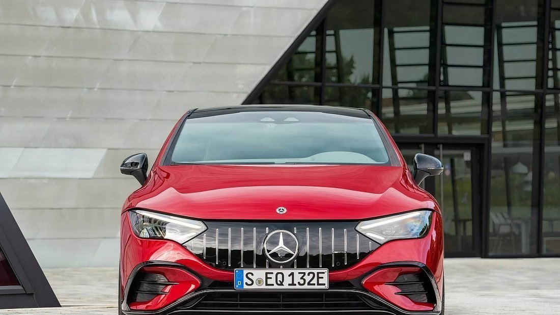 Mercedes EQE AMG 53 4MATIC+ (2022-…) передняя часть, решетка радиатора, фары, бампер, экстерьер