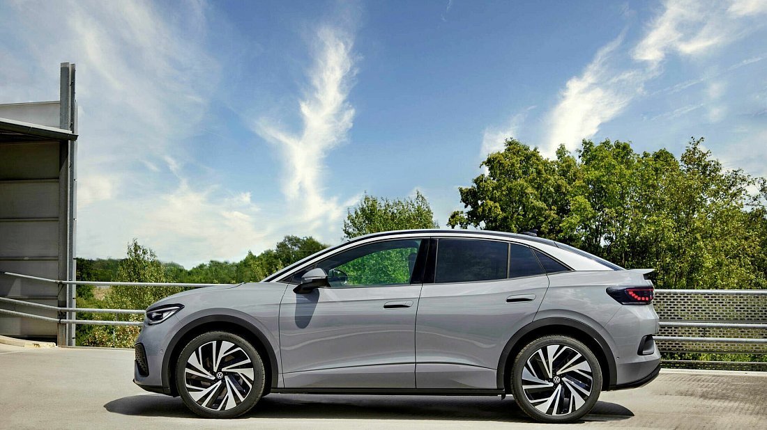 Фото Volkswagen ID.5 Pure (2024-…) вид сбоку