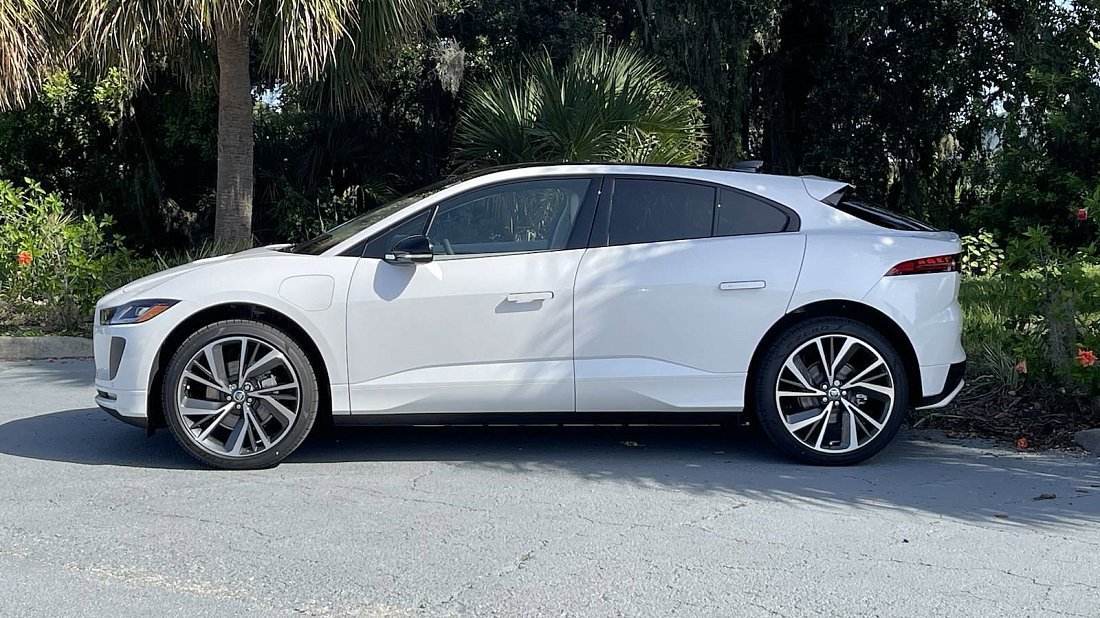 Фото Jaguar I-Pace EV400 (2020-2024) вид сбоку