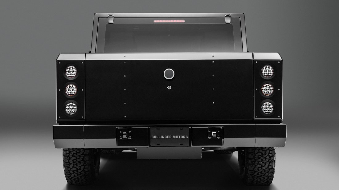 Bollinger Motors B2 120 kWh вид сзади, задние фонари, багажник, спойлер, эмблема, бампер, экстерьер