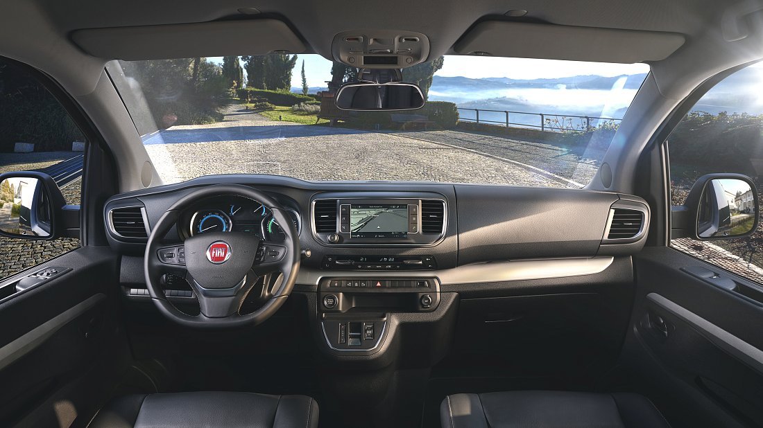 Fiat E-Ulysse L3 50 kWh (2022-2024) интерьер, переднее сиденье, водительское сиденье, приборная панель, рулевое колесо, информационно-развлекательная система, кокпит