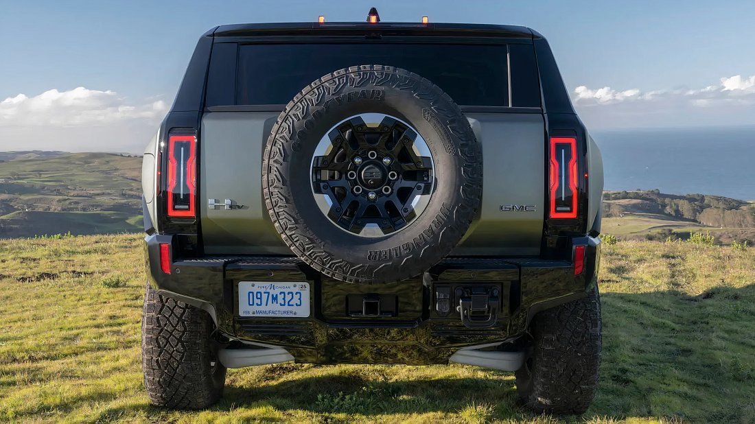 GMC Hummer EV SUV 2X (2024-…) вид сзади, задние фонари, багажник, спойлер, эмблема, бампер, экстерьер