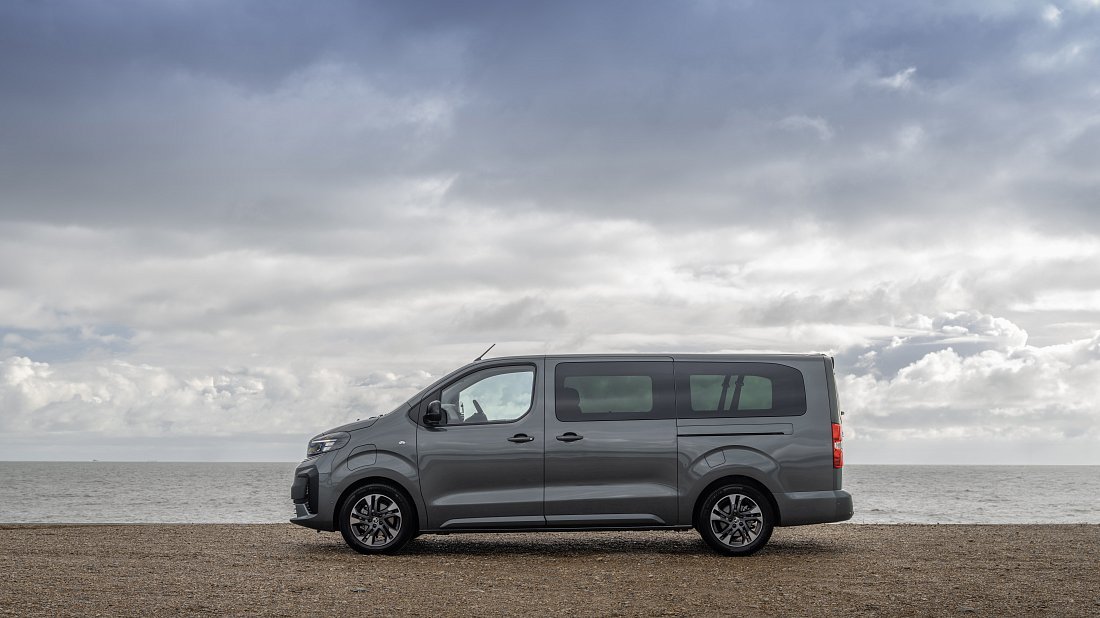 Opel Zafira Electric Life L3 75 kWh (2024-...) вид сбоку, силуэт, двери, колеса, экстерьер