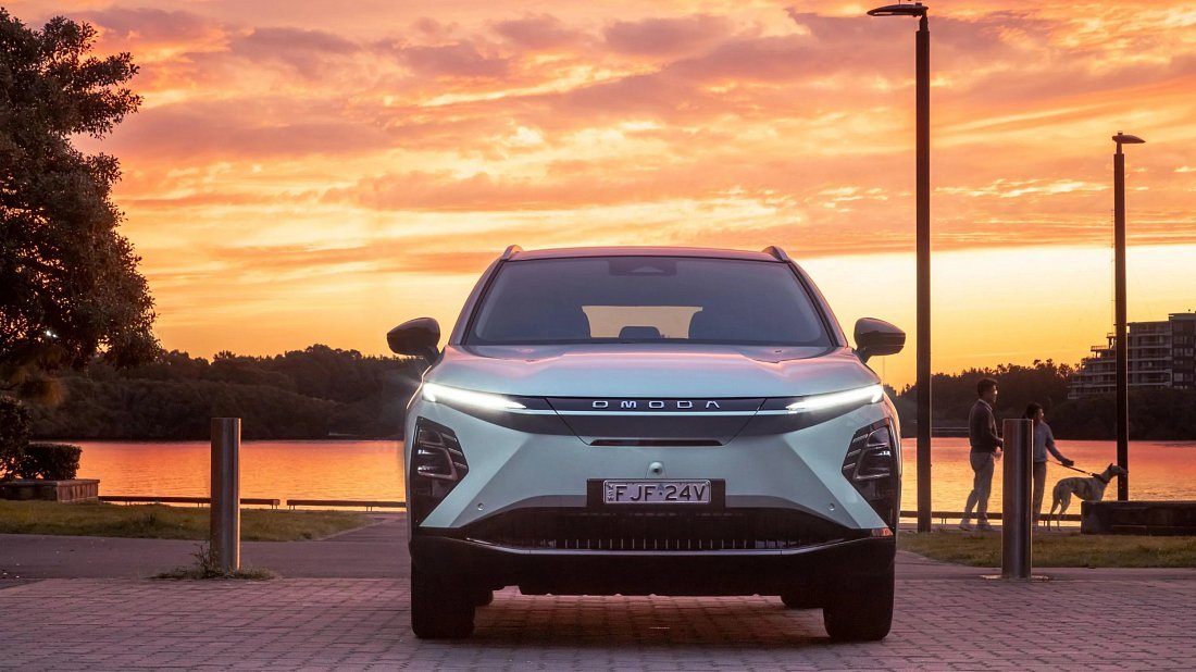 Omoda E5 (2024-...) передняя часть, решетка радиатора, фары, бампер, экстерьер