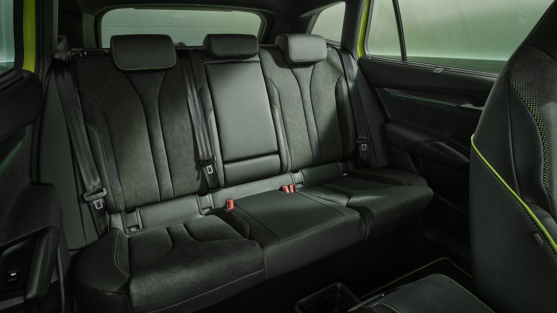 Фото Škoda Enyaq RS (2025-...) задние и пассажирские сиденья