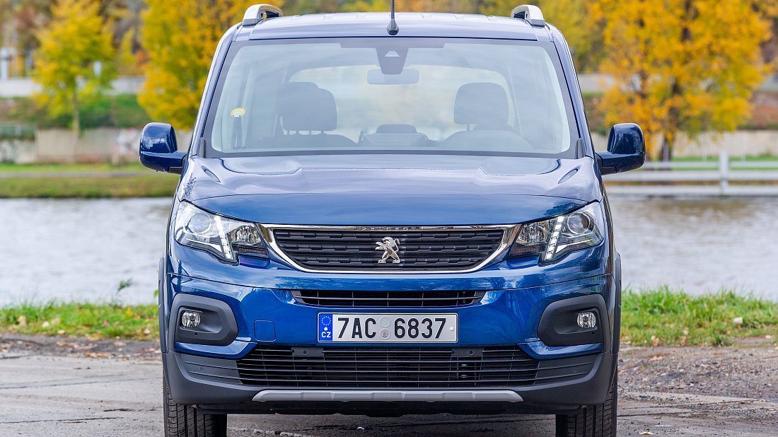 Peugeot e-Rifter Long 50 kWh (2021-2024) передняя часть, решетка радиатора, фары, бампер, экстерьер
