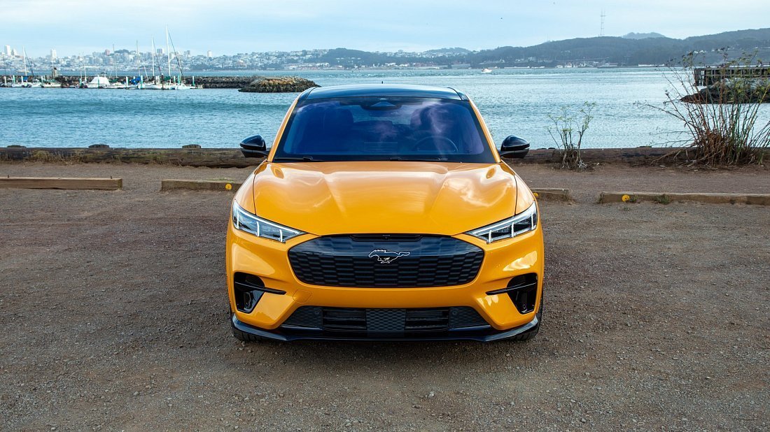 Ford Mustang Mach-E GT Performance Edition (2021-2023) передняя часть, решетка радиатора, фары, бампер, экстерьер