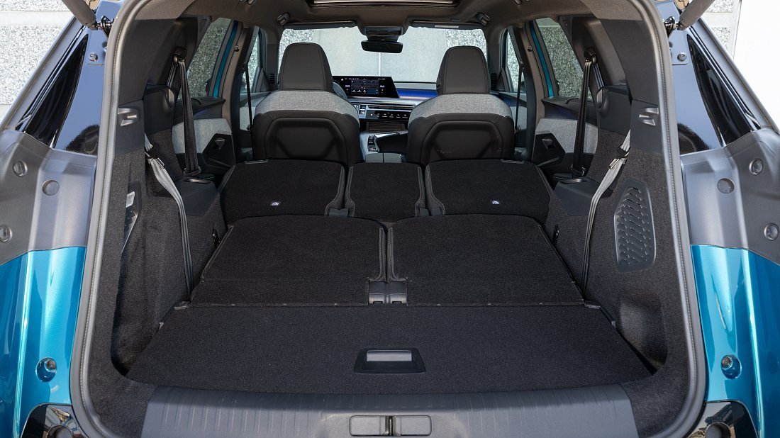 Peugeot e-5008 98 kWh Long Range FWD (2024-…) багажник, увеличенный объем, сиденья сложены, максимальный объем, максимальный груз, максимальная вместимость, максимальное пространство для хранения