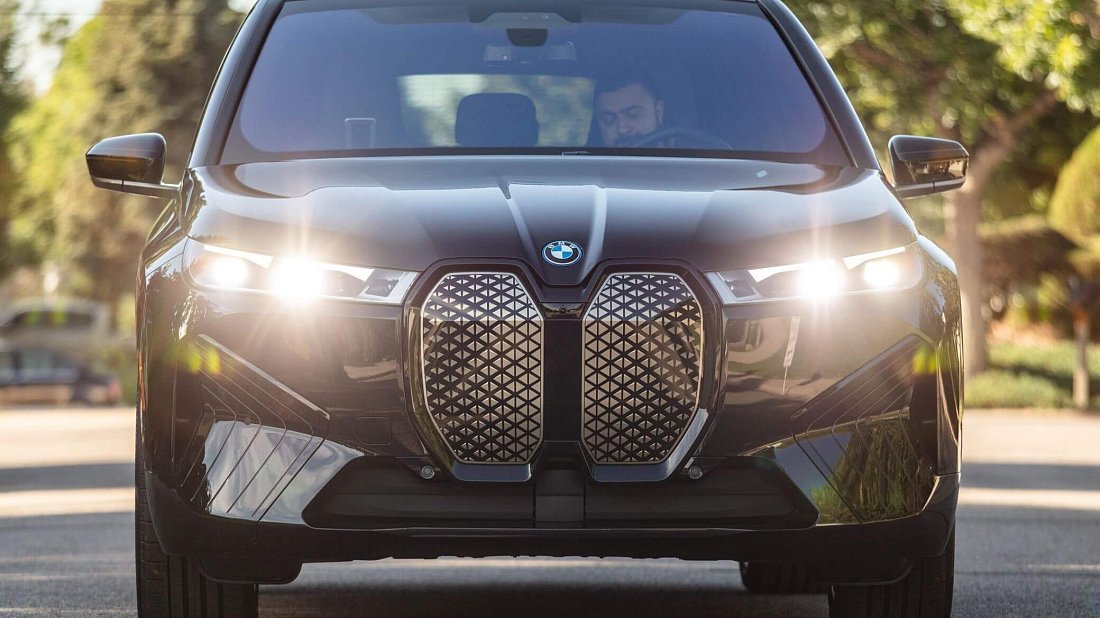 BMW iX M60 xDrive (2022-2025) передняя часть, решетка радиатора, фары, бампер, экстерьер