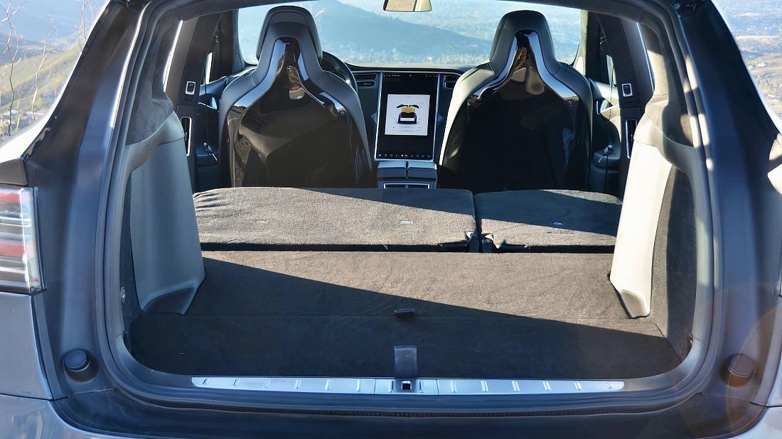 Tesla Model X 100D (2017-2019) багажник, увеличенный объем, сиденья сложены, максимальный объем, максимальный груз, максимальная вместимость, максимальное пространство для хранения