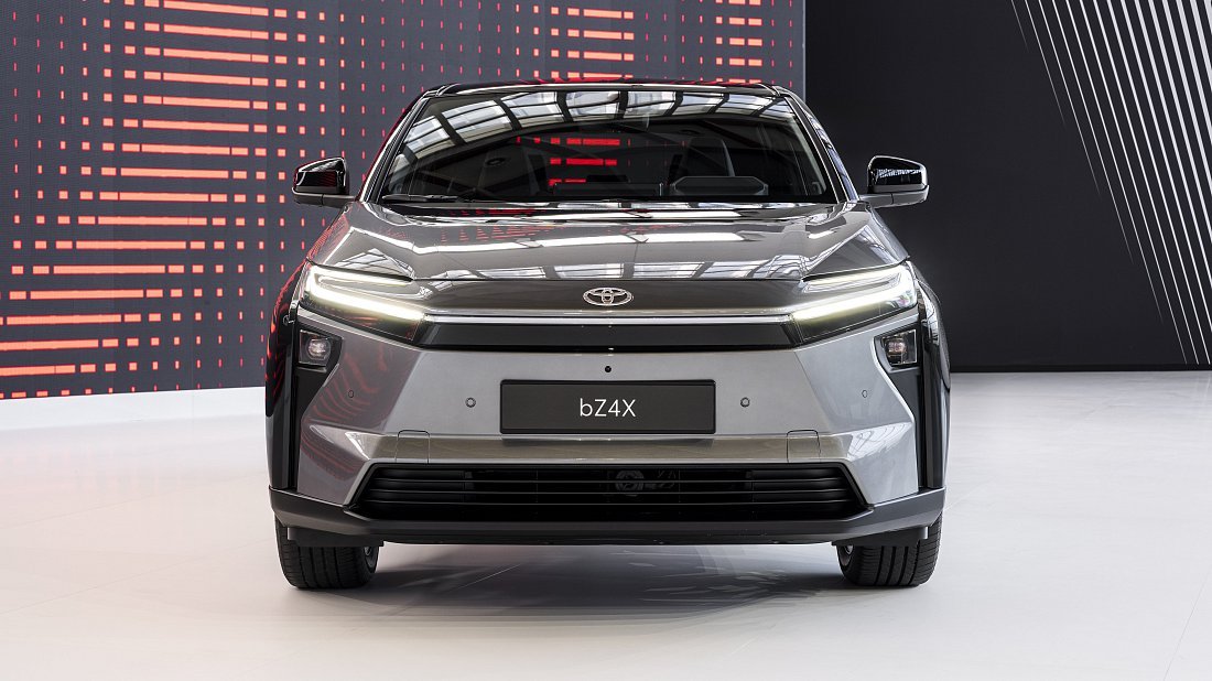 Toyota bZ4X (bZ) AWD (2025-…) передняя часть, решетка радиатора, фары, бампер, экстерьер