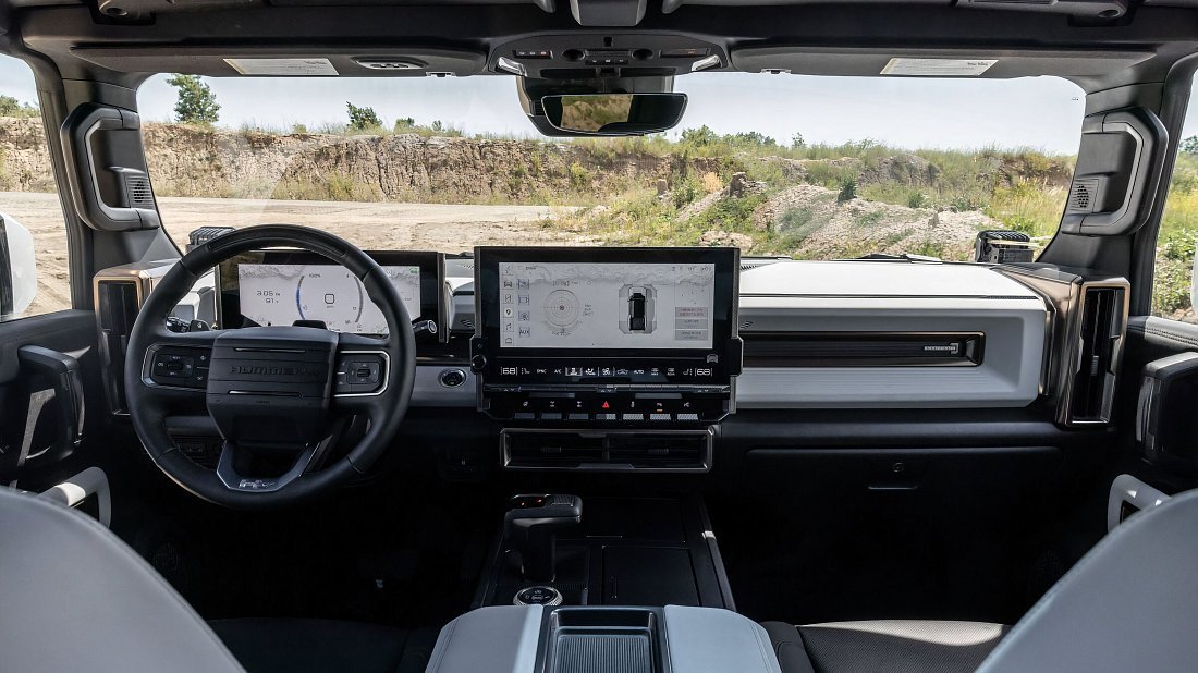 GMC Hummer EV Pickup 3X Extended Range (2021-…) интерьер, переднее сиденье, водительское сиденье, приборная панель, рулевое колесо, информационно-развлекательная система, кокпит