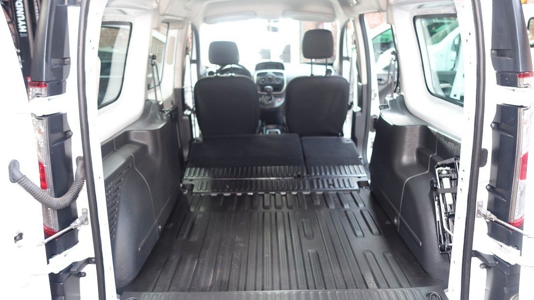 Renault Kangoo Z.E. Maxi (2011-2017) багажник, увеличенный объем, сиденья сложены, максимальный объем, максимальный груз, максимальная вместимость, максимальное пространство для хранения