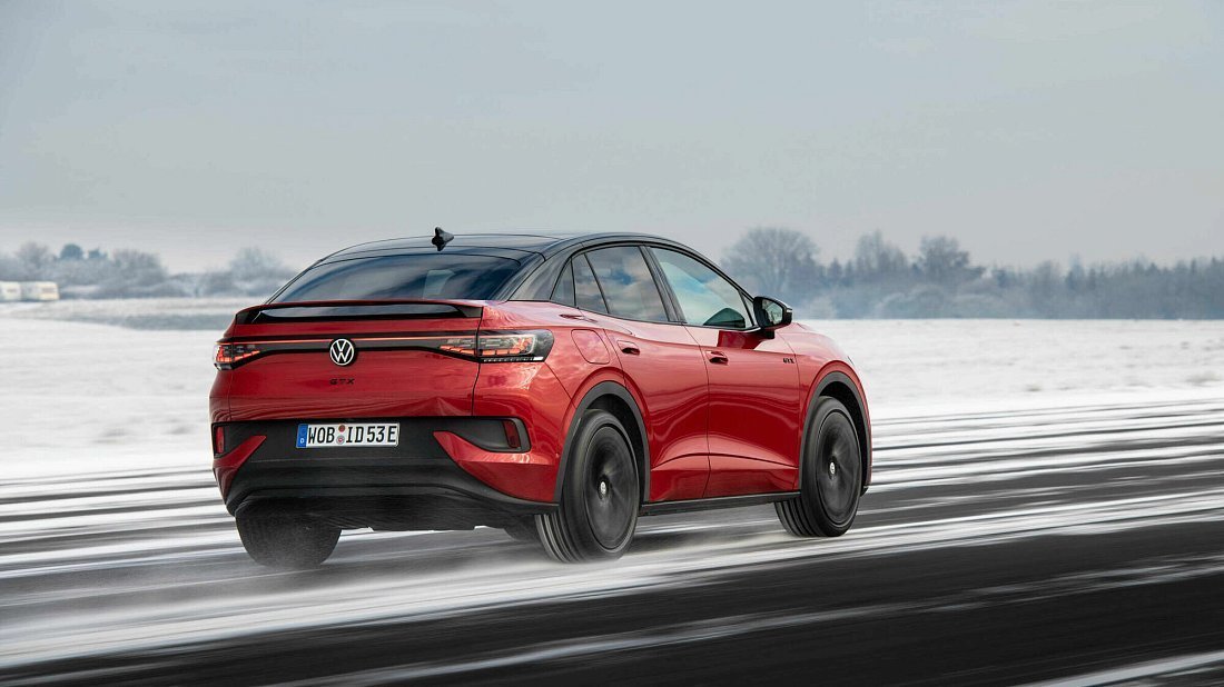 Фото Volkswagen ID.5 GTX (2023-…) вид сзади, задние фонари