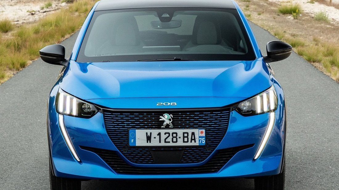 Peugeot e-208 50 kWh (2021-2023) передняя часть, решетка радиатора, фары, бампер, экстерьер