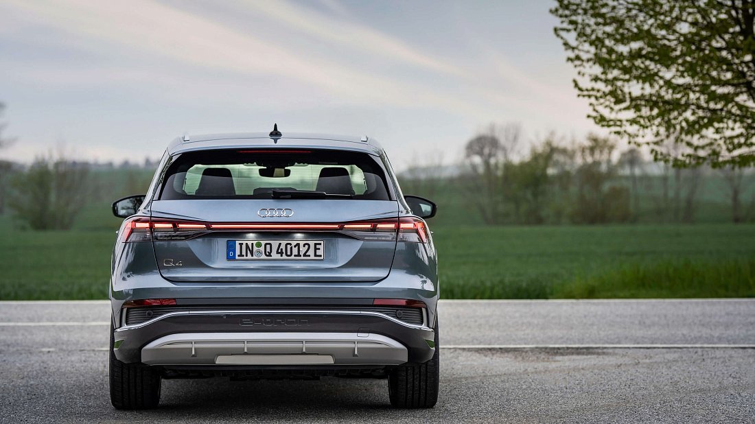 Фото Audi Q4 e-tron 40 (2025-...) вид сзади, задние фонари