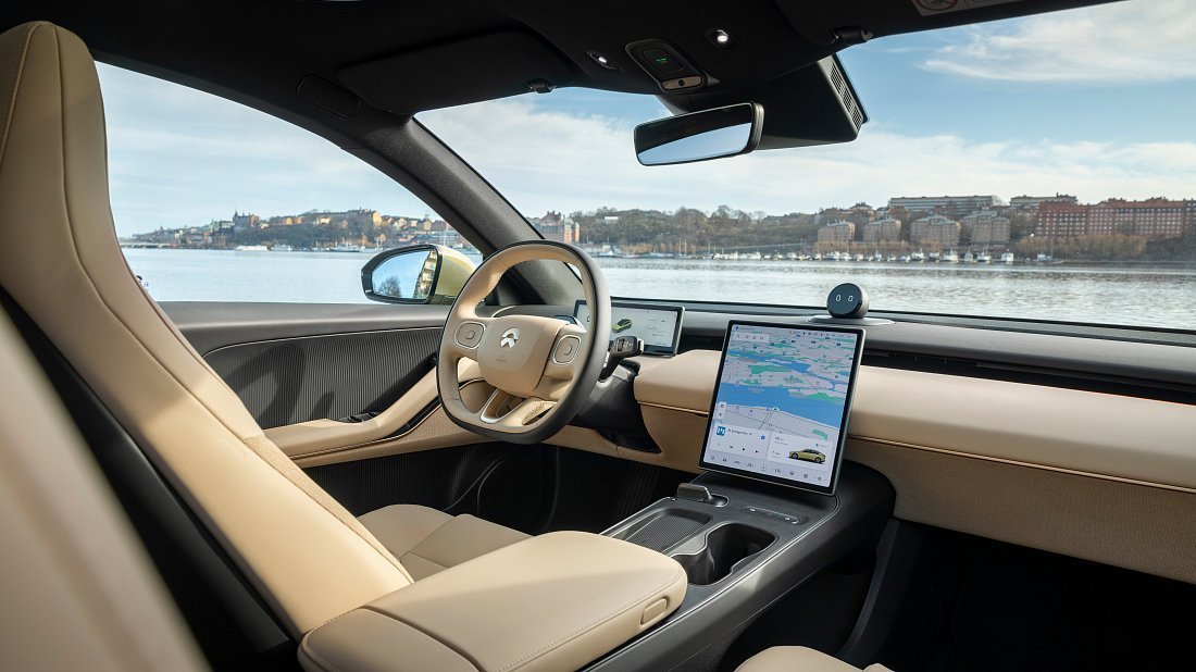 NIO ET5 Touring Standard Range (2023-…) интерьер, переднее сиденье, водительское сиденье, приборная панель, рулевое колесо, информационно-развлекательная система, кокпит