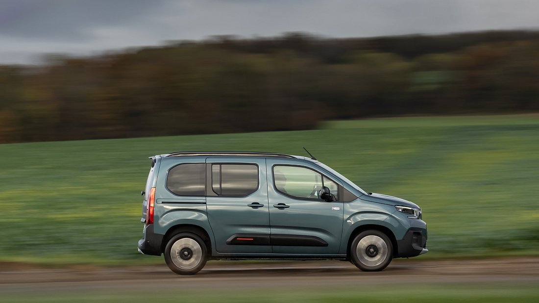 Фото Citroën e-Berlingo M 50 kWh (2024-…) вид сбоку