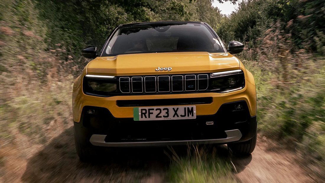 Jeep Avenger Electric (2023-…) передняя часть, решетка радиатора, фары, бампер, экстерьер