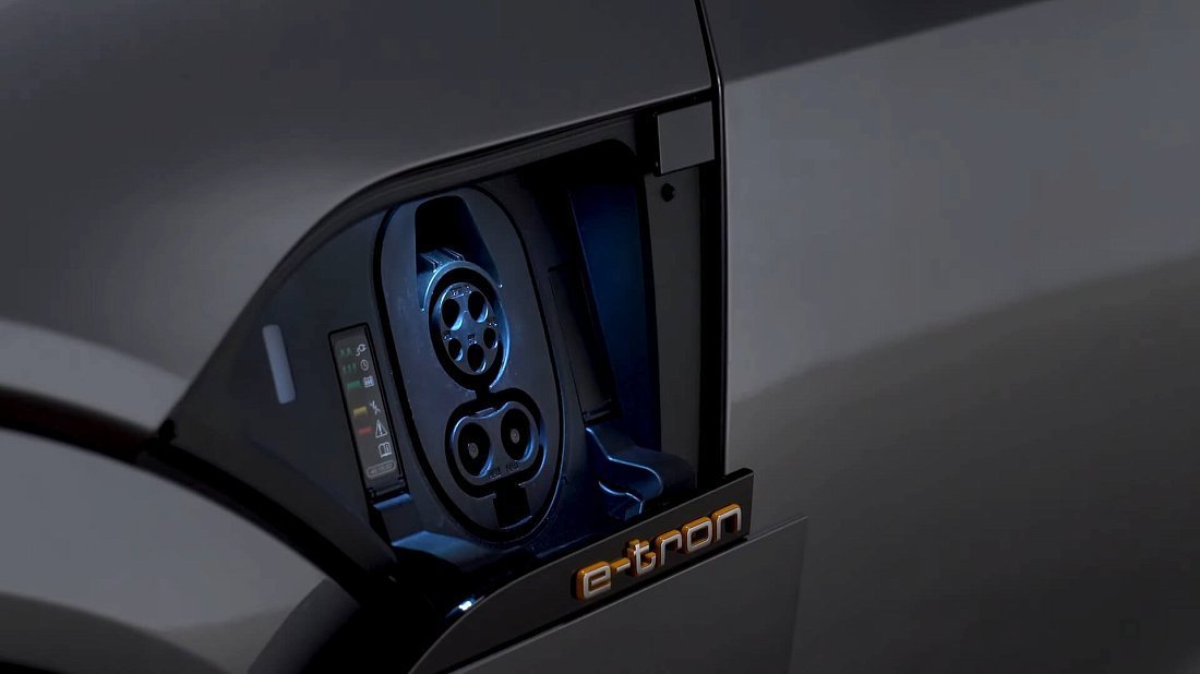 Audi SQ8 Sportback e-tron (2023-…) порт для зарядки (США), зарядка, разъем, штекер, коннектор