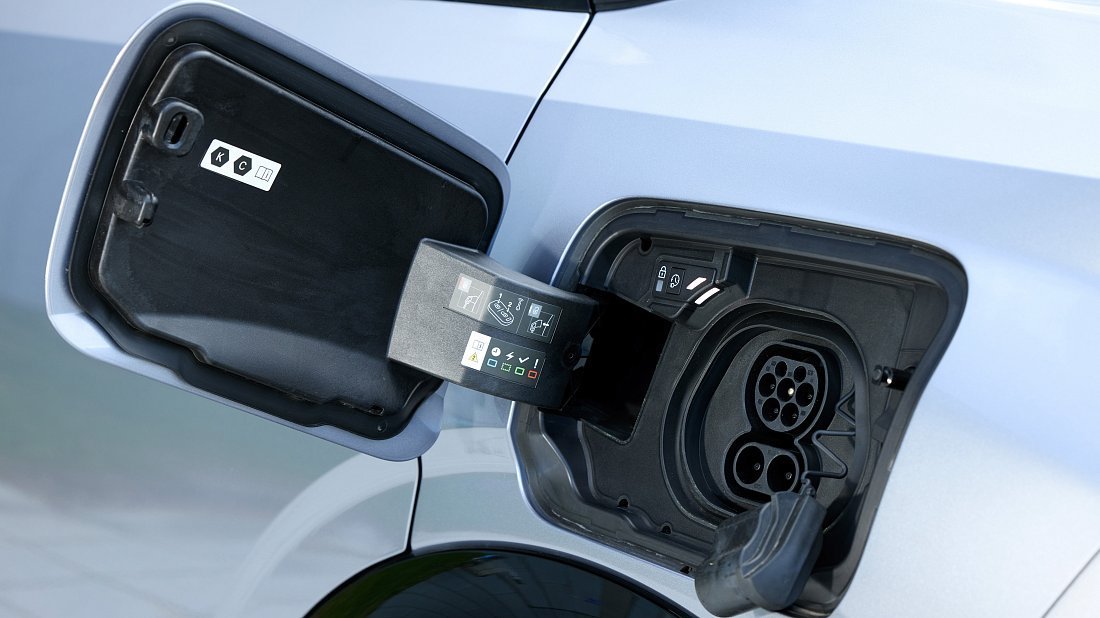 Peugeot e-2008 50 kWh (2023-…) порт для зарядки (Европа), зарядка, разъем, штекер, коннектор