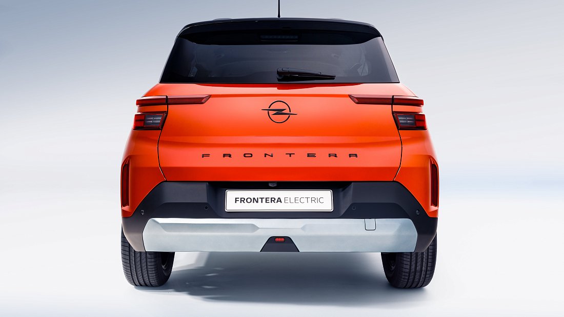 Фото Opel Frontera Electric 54 kWh (2025-…) вид сзади, задние фонари