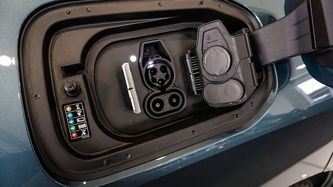 BMW iX xDrive50 (2021-2025) порт для зарядки (США), зарядка, разъем, штекер, коннектор