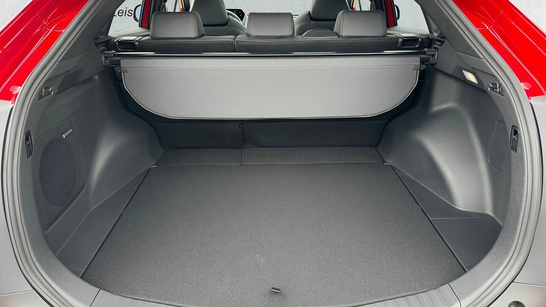 Subaru Solterra AWD (2022-…) багажник, сиденья подняты, грузовое пространство, объем багажника, вместимость багажника, место для хранения