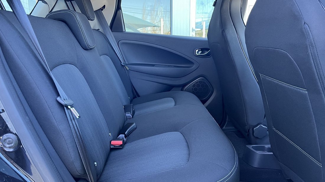 Renault Zoe Z.E. 40 Q90 (2016-2019) задние сиденья, пассажирские сиденья, пространство для ног, пространство над головой, интерьер