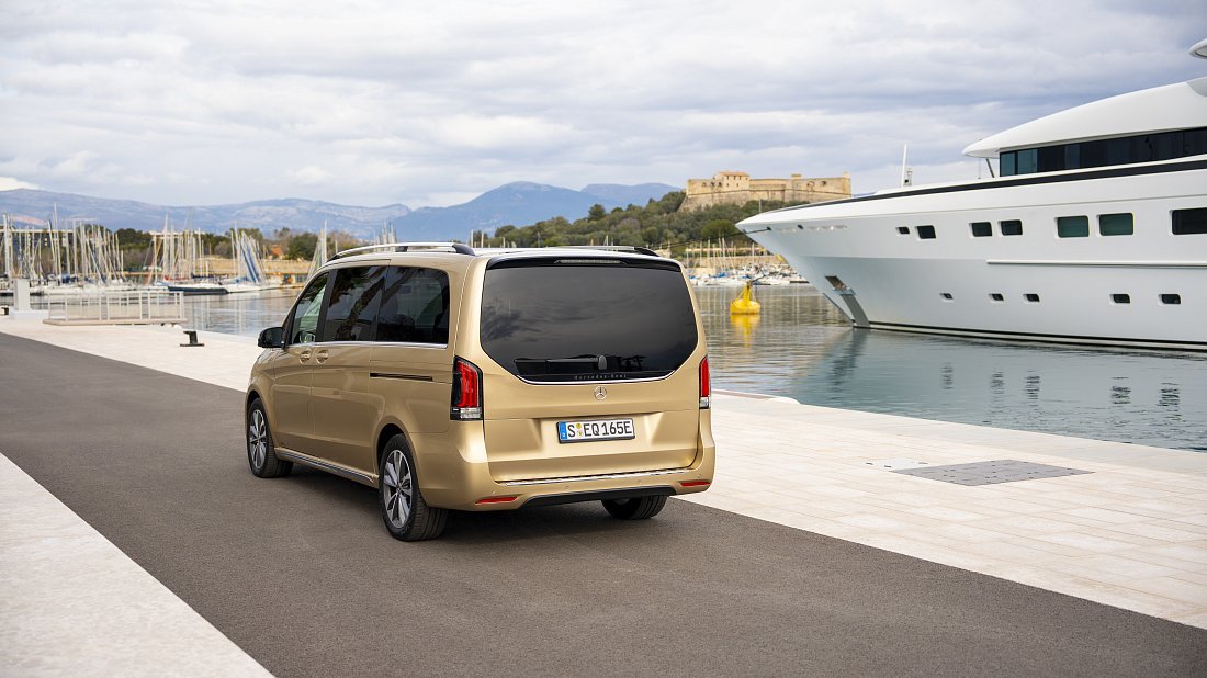 Фото Mercedes EQV 250 Extra Long (2024-...) задняя часть под углом