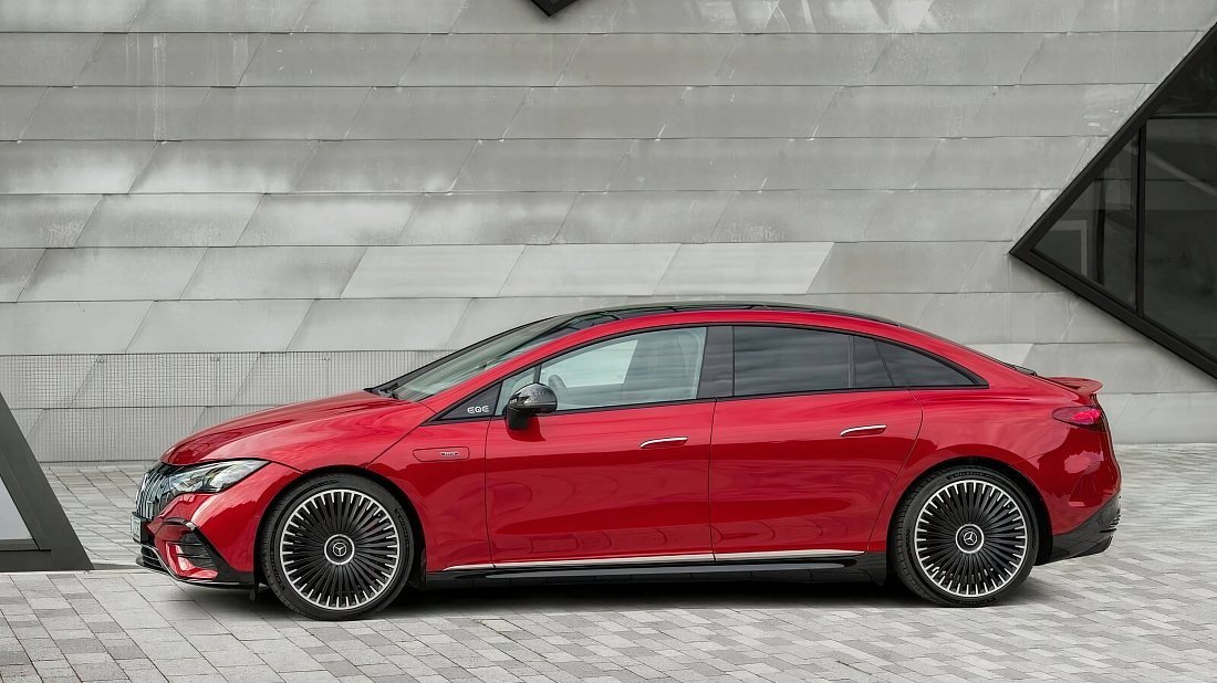 Mercedes EQE AMG 43 4MATIC (2022-…) вид сбоку, силуэт, двери, колеса, экстерьер