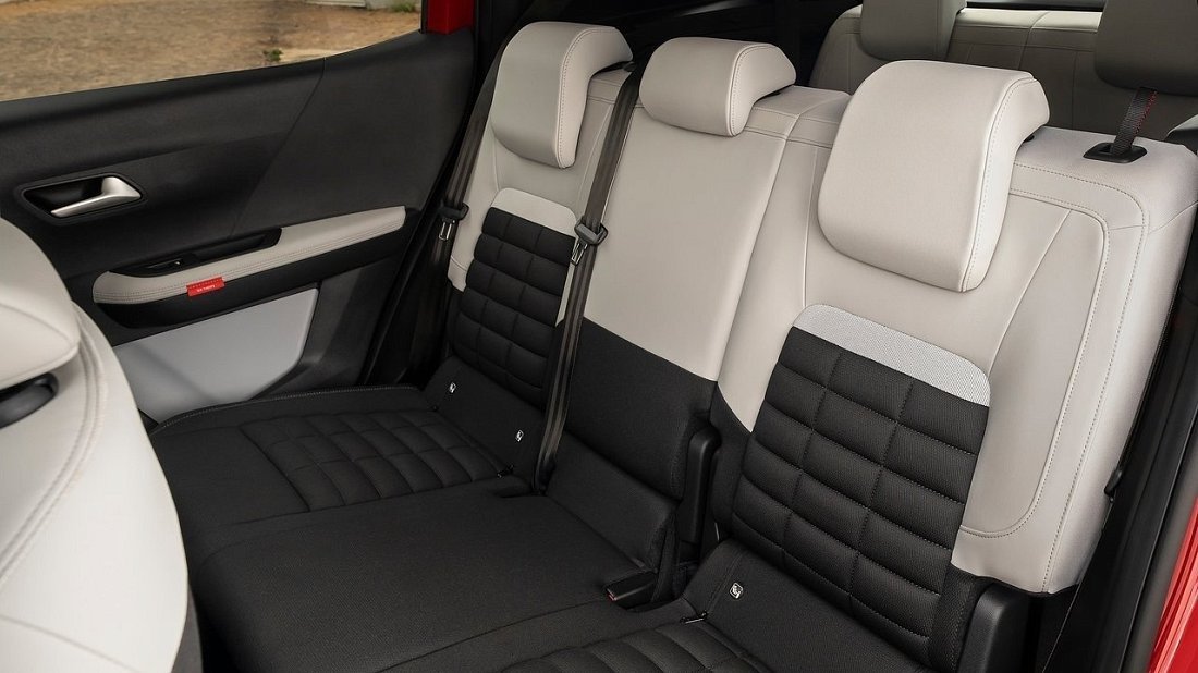 Фото Citroën e-C3 Aircross Extended Range (2025-…) задние и пассажирские сиденья