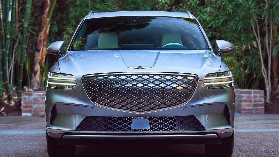 Genesis Electrified GV70 AWD (2022-…) передняя часть, решетка радиатора, фары, бампер, экстерьер