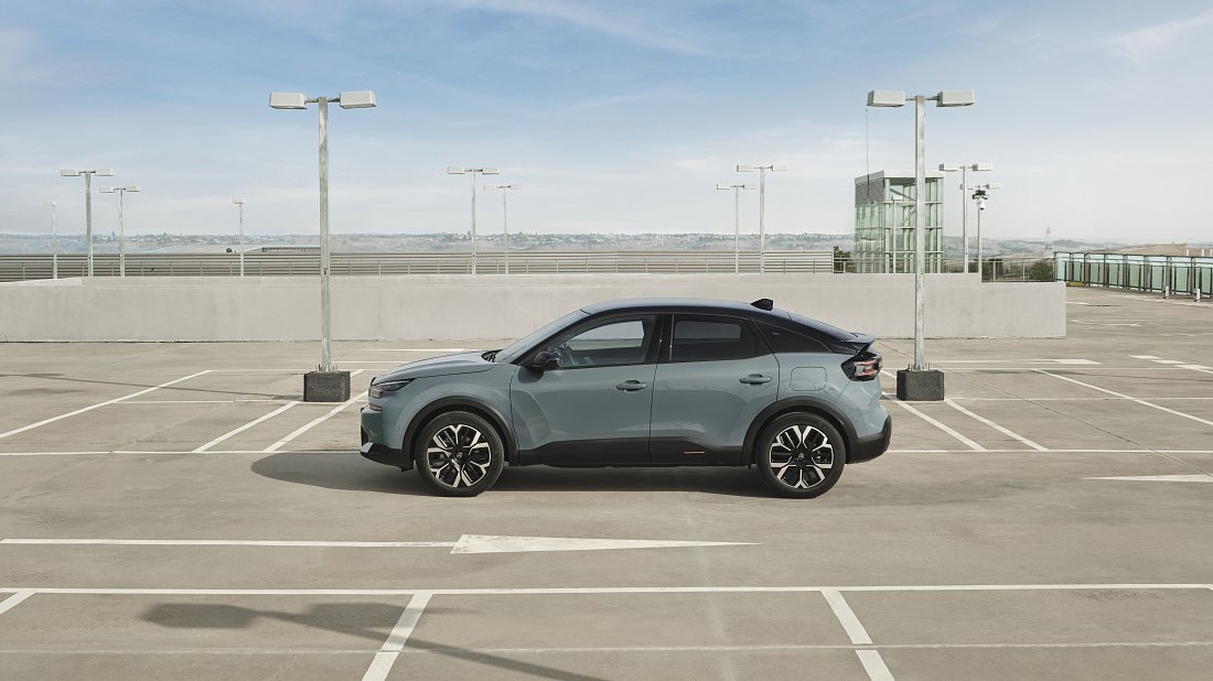 Citroën e-C4 50 kWh (2024-…) вид сбоку, силуэт, двери, колеса, экстерьер