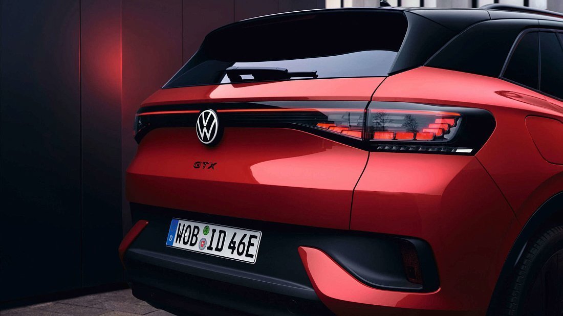Volkswagen ID.4 GTX (2023-…) вид сзади, задние фонари, багажник, спойлер, эмблема, бампер, экстерьер