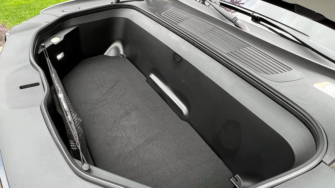 Rivian R1S Dual Motor Standard (2025-...) передний багажник (frunk), под капотом, место для хранения, груз, вместимость, дополнительное пространство