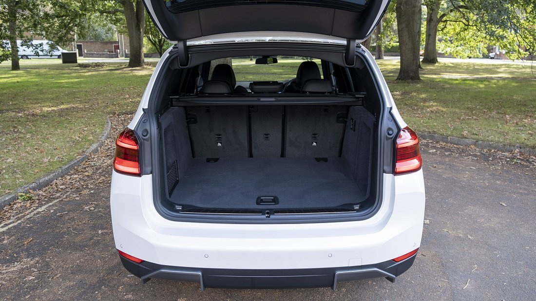 BMW iX3 Gen 1 (2020-2021) багажник, сиденья подняты, грузовое пространство, объем багажника, вместимость багажника, место для хранения