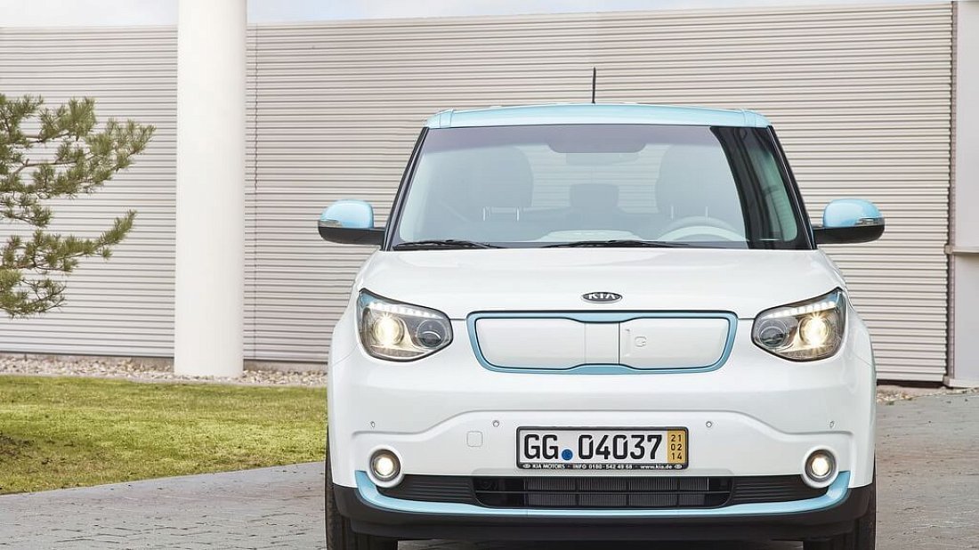 Kia Soul EV (2014-2017) передняя часть, решетка радиатора, фары, бампер, экстерьер
