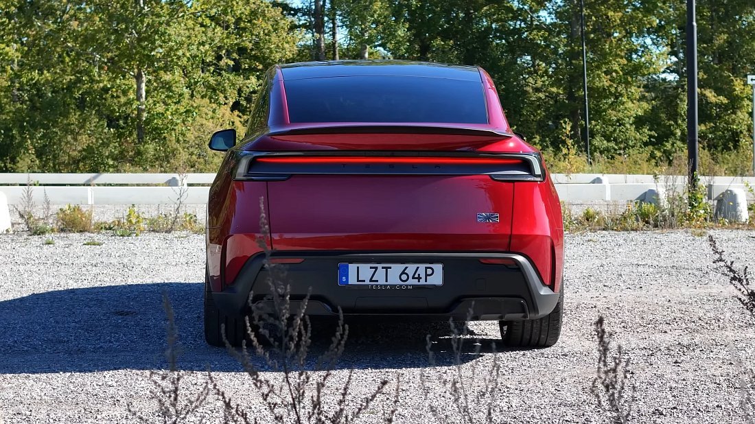 Фото Tesla Model Y Performance (2025-...) вид сзади, задние фонари