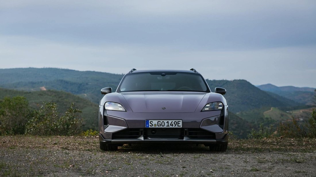 Фото Porsche Taycan Turbo S Cross Turismo (2024-…) вид спереди