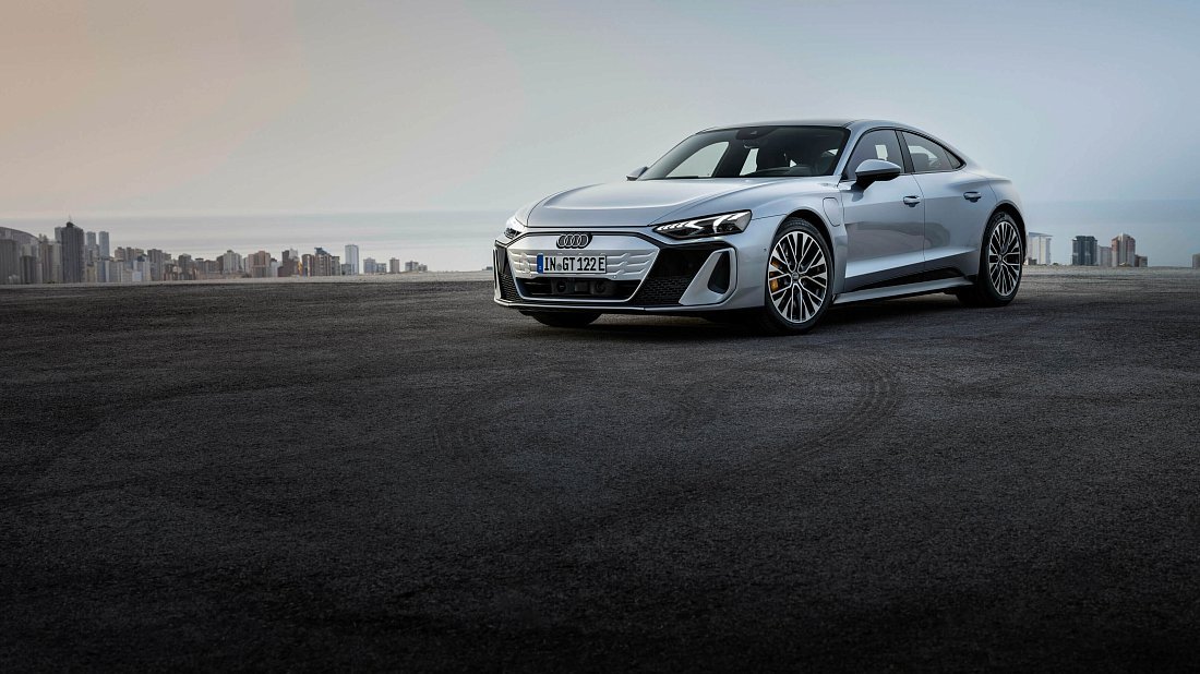 Фото Audi e-tron GT quattro (2025-…) вид спереди, экстерьер