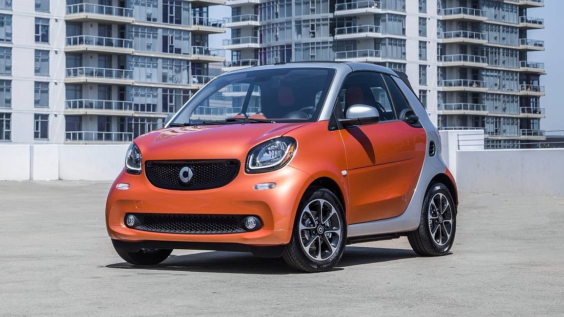 Smart EQ fortwo cabrio (2017-2019) вид спереди, спереди сбоку, по диагонали, экстерьер