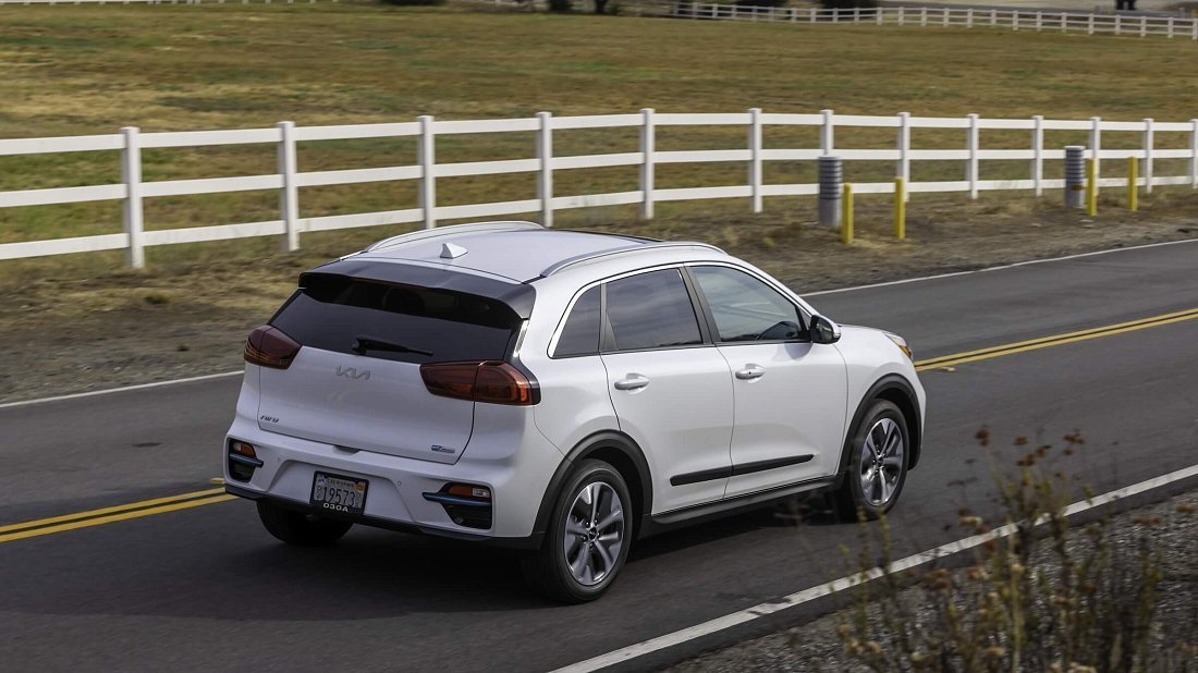 Kia Niro EV Standard Range (2019-2022) задняя часть в три четверти, вид в три четверти, диагональ, экстерьер