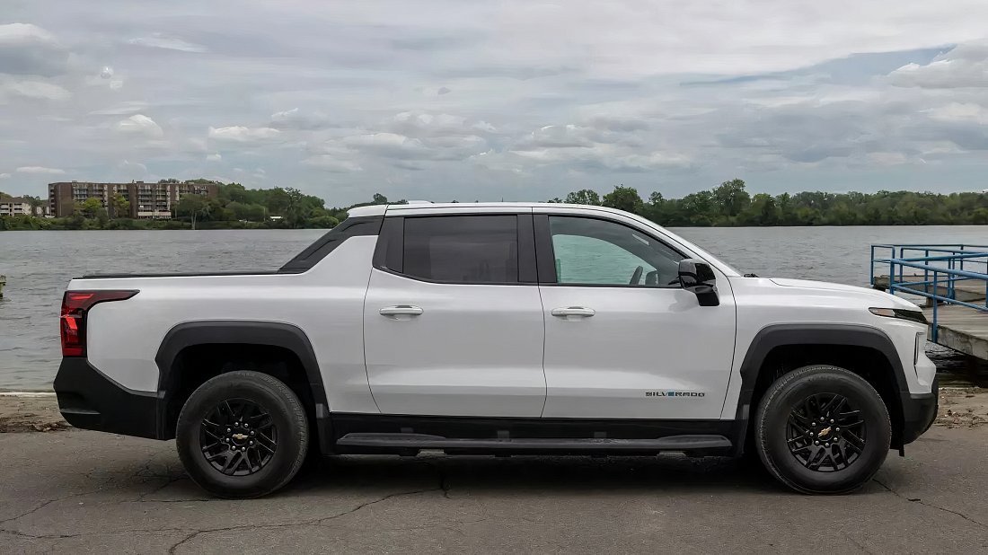 Фото Chevrolet Silverado EV Work Truck Extended Range (2024-…) вид сбоку