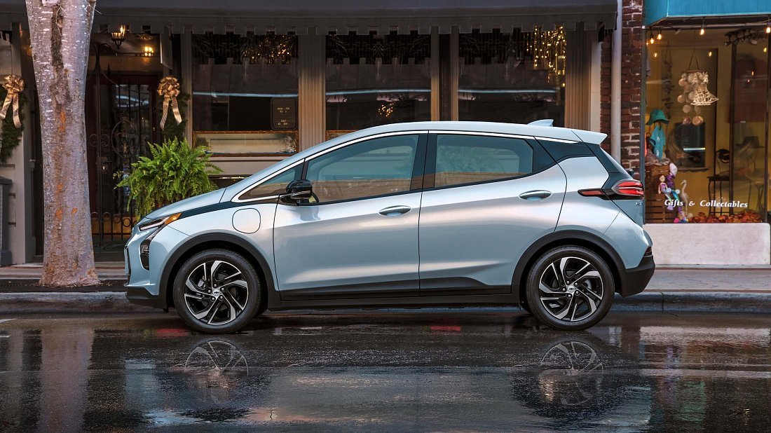 Chevrolet Bolt EV Gen 3 (2022-2023) вид сбоку, силуэт, двери, колеса, экстерьер
