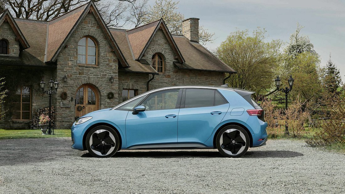 Volkswagen ID.3 Pro S (2023-2024) вид сбоку, силуэт, двери, колеса, экстерьер