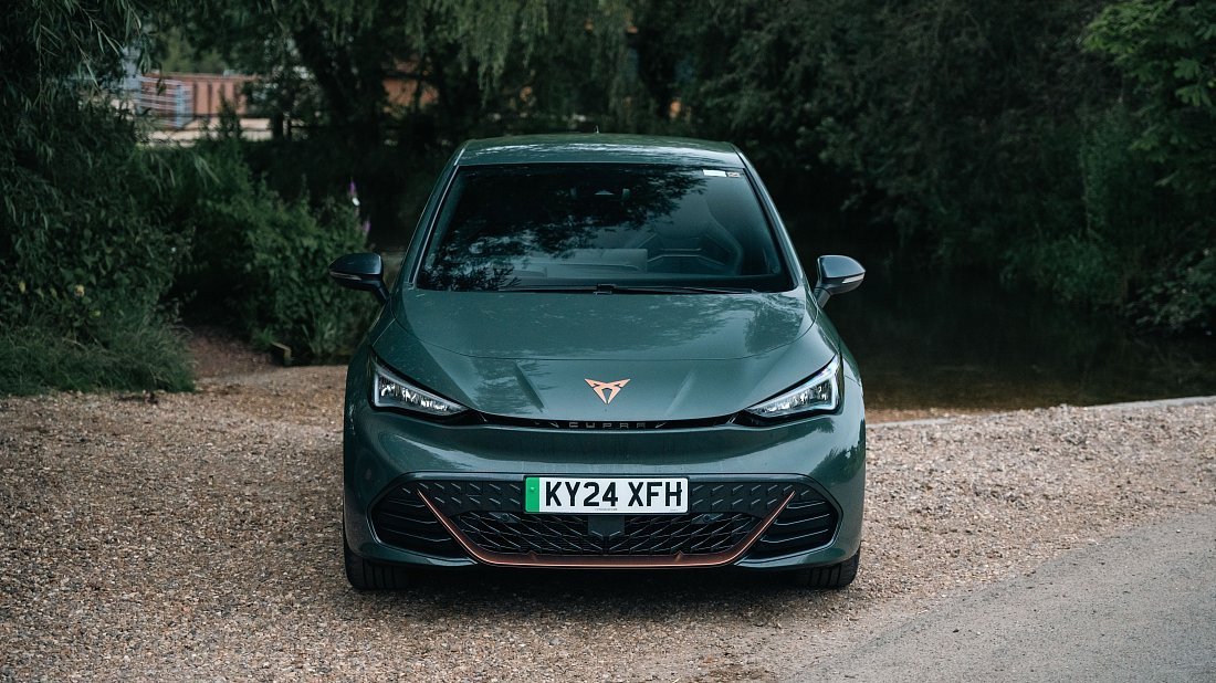 Cupra Born VZ (2024-…) передняя часть, решетка радиатора, фары, бампер, экстерьер