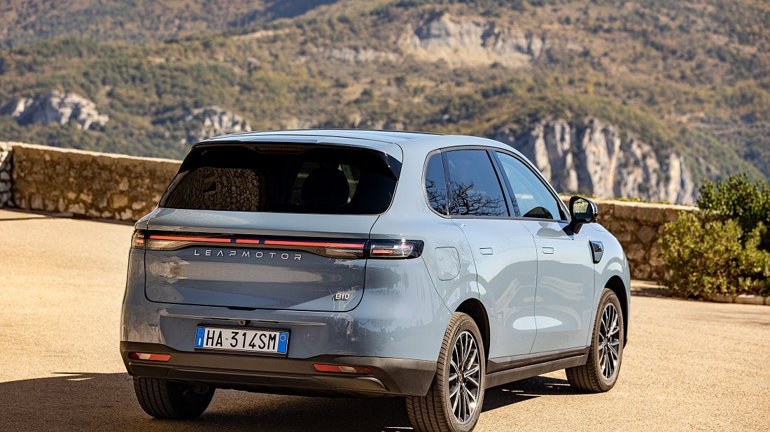 Фото Leapmotor B10 Pro (2025-..) задняя часть под углом