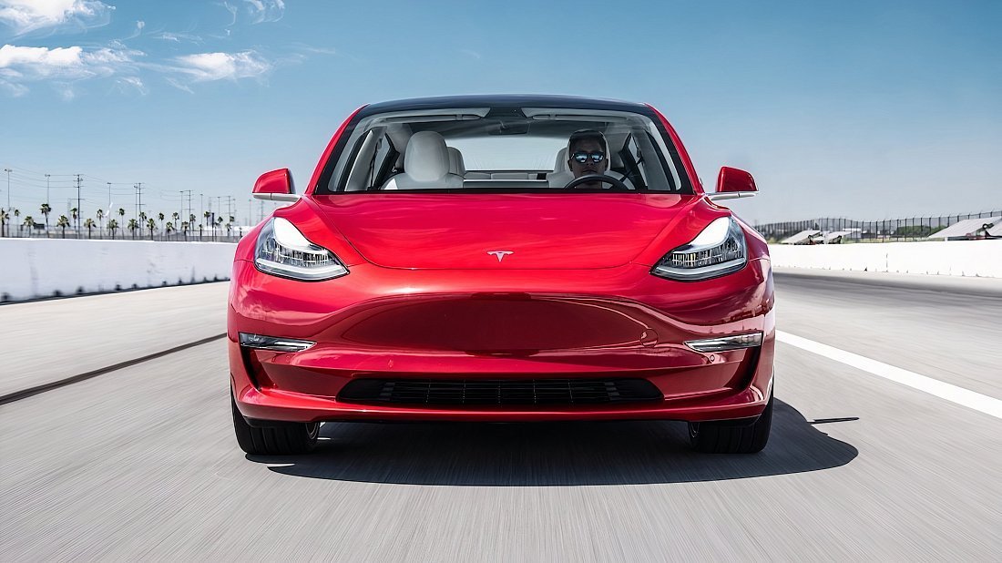 Tesla Model 3 Performance (2018-2024) передняя часть, решетка радиатора, фары, бампер, экстерьер