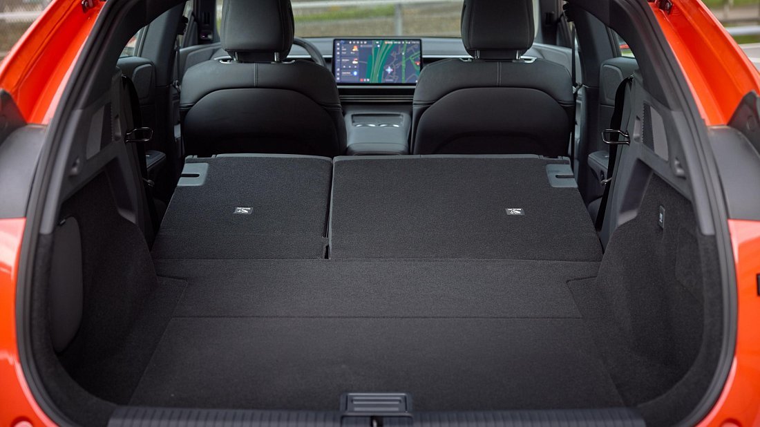 XPENG G6 RWD Standard Range (2024-...) багажник, увеличенный объем, сиденья сложены, максимальный объем, максимальный груз, максимальная вместимость, максимальное пространство для хранения